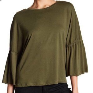 Xl DANTELLE TOP W/ bell sleeves